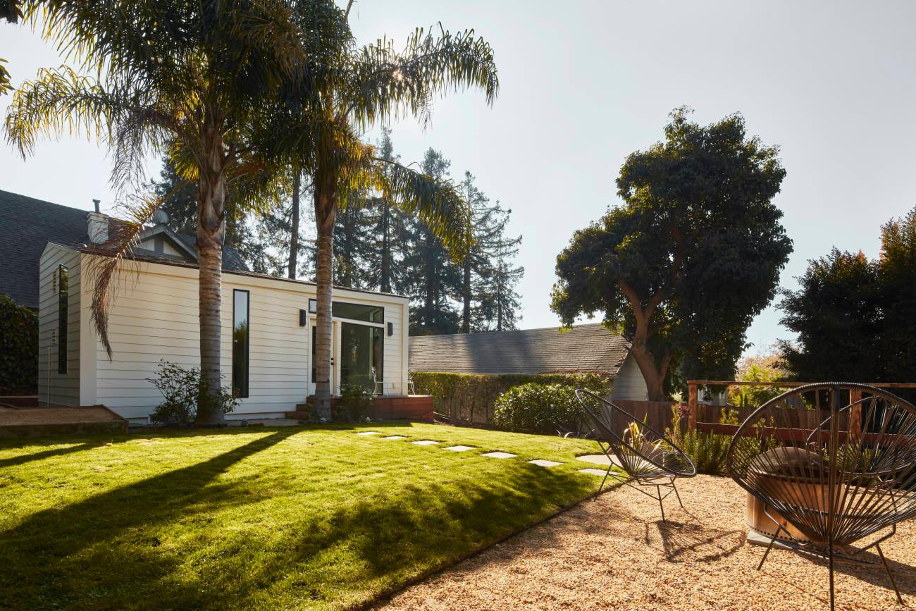 An Abodu Studio nestled in an Alameda County backyard within the city of Piedmont.